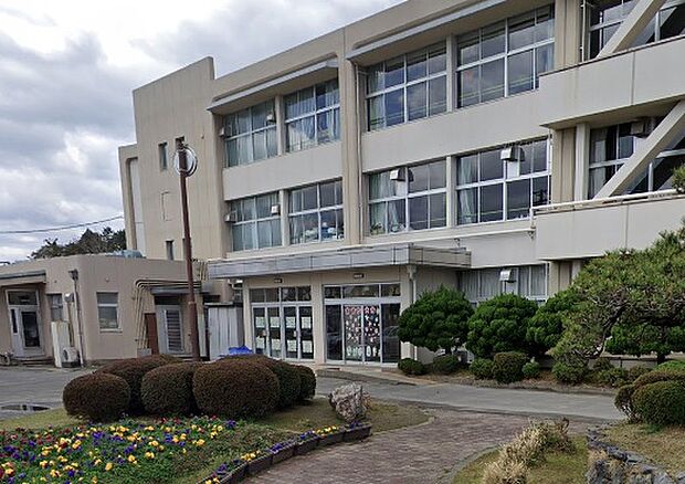 守山市立小津小学校(約2,200m)