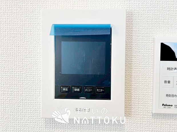 【カラーテレビドアホン】くっきり見やすいカラーモニターです。
夜でも来客者が見やすいLED照明付きです。