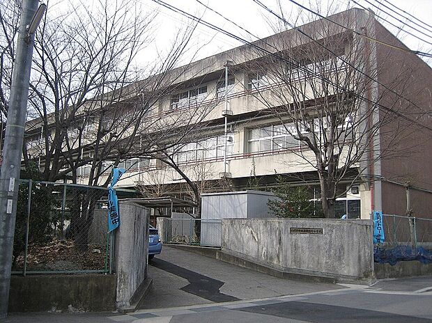 長岡京市立長岡第七小学校(約610m)