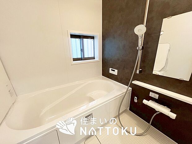 【現地写真(浴室)】浴室暖房乾燥機付き。1坪タイプで広々です。