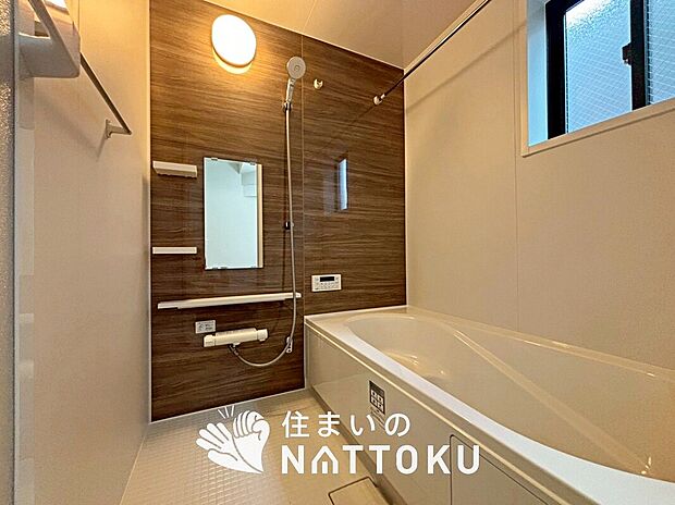 【現地写真(浴室)】浴室暖房乾燥機付き。1坪タイプで広々です。