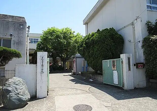 岸和田市立旭小学校(約110m)