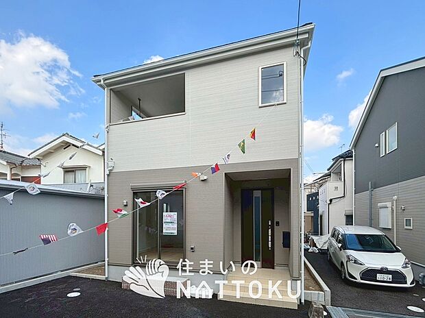 【現地写真(外観)】雨で汚れを落とし、耐久性・耐候性に優れた外壁を使用しています。