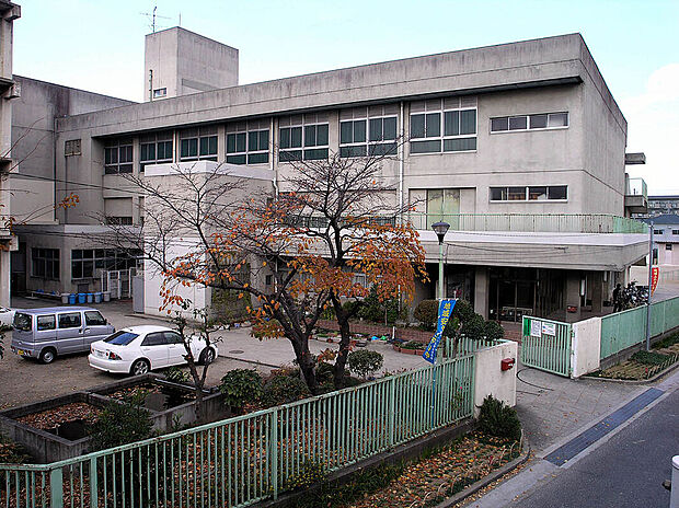 八尾市立高安西小学校(約930m)