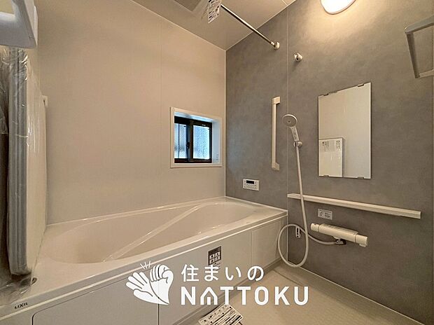 【現地写真(浴室)】浴室暖房乾燥機付き。1坪タイプで広々です。