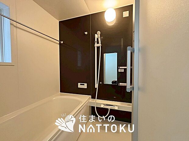 【現地写真(浴室)】浴室暖房乾燥機付き。1坪タイプで広々です。