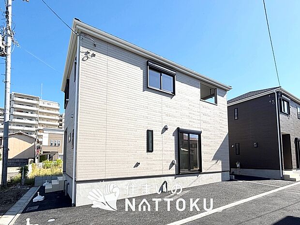 【現地写真(外観)【1号地】】雨で汚れを落とし、耐久性・耐候性に優れた外壁を使用しています。