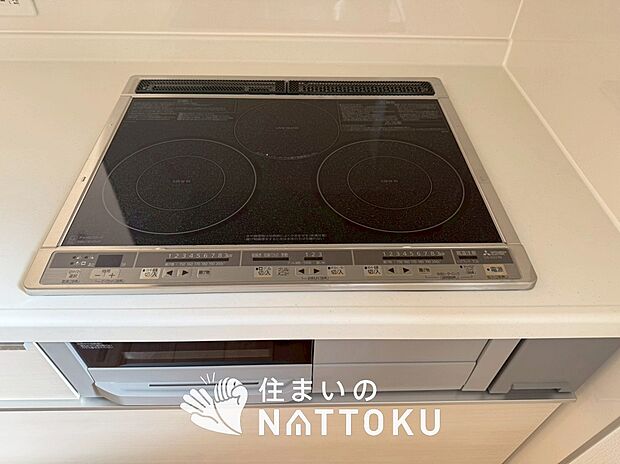 【ビルトインコンロ】温度調整機能はもちろん、見やすいボタン配置でお湯はり・追い炊きが簡単操作可能です。