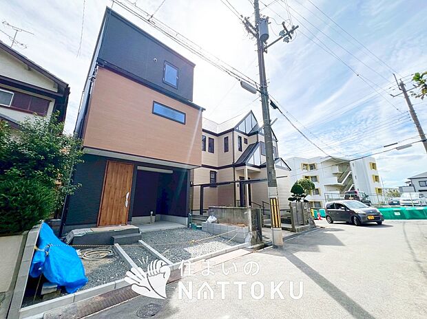 【現地写真(前道含む外観)】お引渡し後も無償の定期点検を行っており、暮らしの安心をお届けしています。