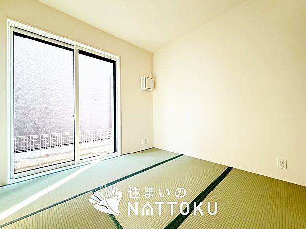 【現地写真(和室)】大壁仕様の新和室。くつろぎの空間です。