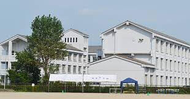 守山市立明富中学校(約2,000m)