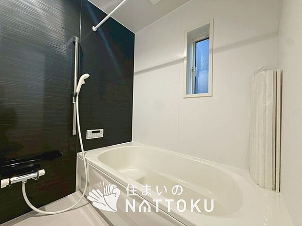 【現地写真(浴室)】浴室暖房乾燥機付き。1坪タイプで広々です。