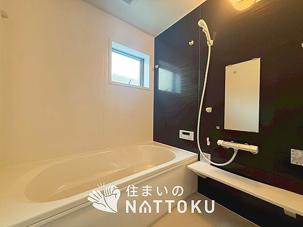 【現地写真(浴室)】浴室暖房乾燥機付き。1坪タイプで広々です。