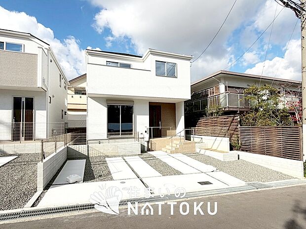 【現地写真（外観）】健康被害に配慮したもっとも安全性の高い建材を採用し、シックハウス対策をしております。