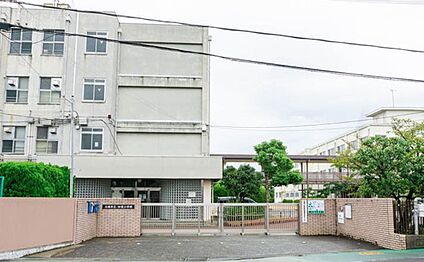 高槻市立如是小学校 600ｍ(徒歩8分)