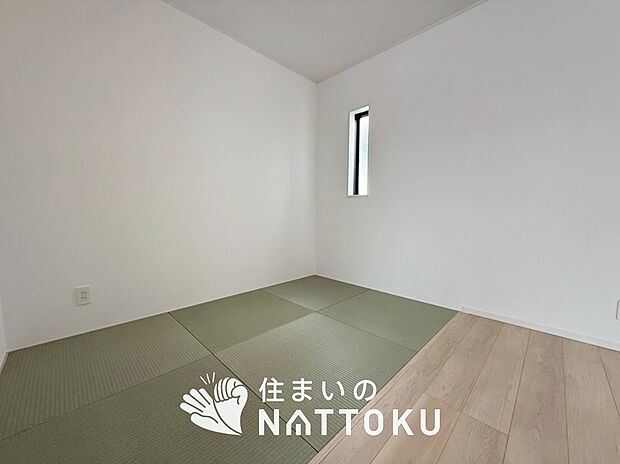 【現地写真（和室）】大壁仕様の新和室。くつろぎの空間です。