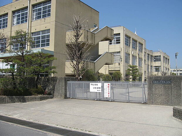 城陽市立寺田西小学校（約1,000m）