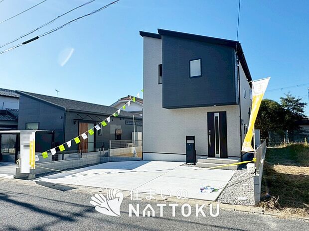 【現地写真（前道含む外観）】健康被害に配慮したもっとも安全性の高い建材を採用し、シックハウス対策をしております。