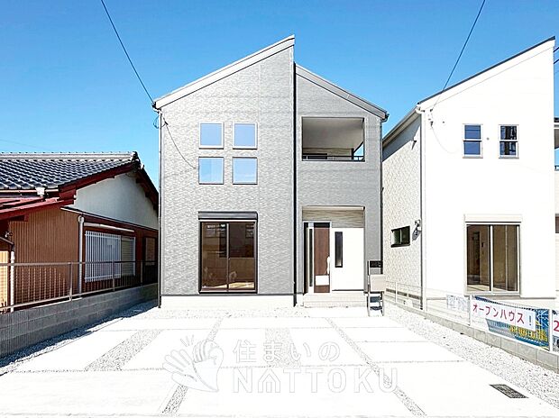 【現地写真（外観）【１号地】】雨で汚れを落とし、耐久性・耐候性に優れた外壁を使用しています。