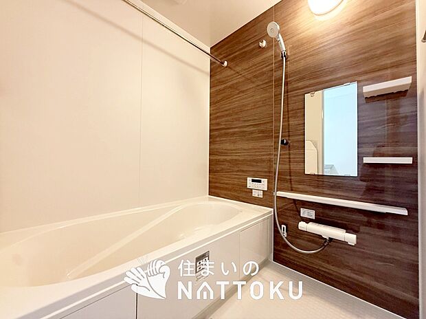 【現地写真（浴室）】浴室暖房乾燥機付き。１坪タイプで広々です。