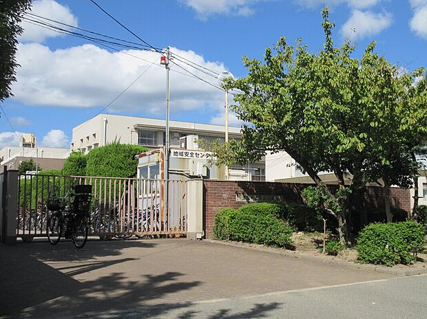 箕面市立西南小学校（約560m）