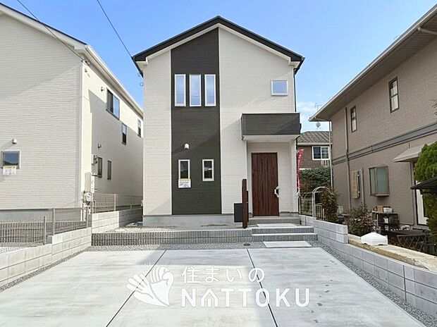 【現地写真（外観）【１号地】】軽くて火災に強い屋根材を採用し、地震時の建物への負担や揺れを軽減しています。