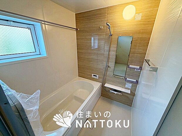 【現地写真（浴室）】浴室暖房乾燥機付き。１坪タイプで広々です。