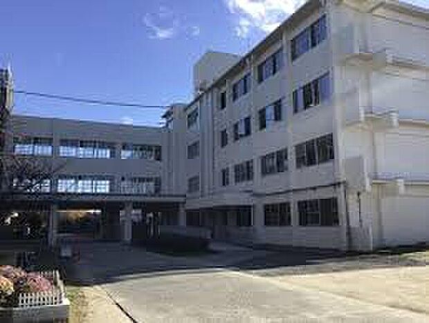 枚方市立桜丘中学校（約735m）