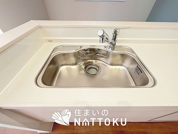 【ビルトインコンロ】フラットな構造で清掃性が高く、過熱防止センサー付３口タイプで日頃の家事も快適です。