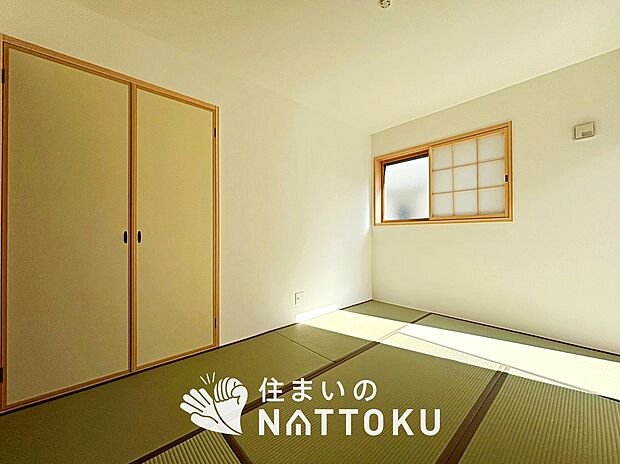 【現地写真（和室）】大壁仕様の新和室。くつろぎの空間です。