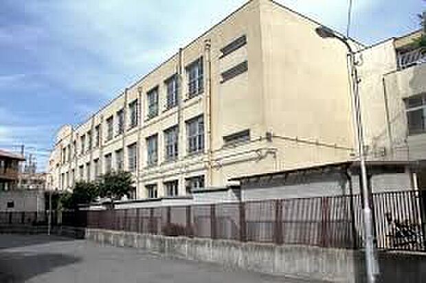 大阪市立白鷺中学校（約688m）