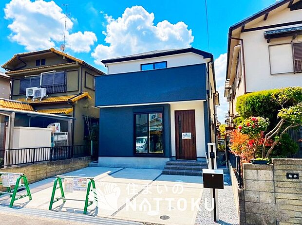 【現地写真（外観）】軽くて火災に強い屋根材を採用し、地震時の建物への負担や揺れを軽減しています。