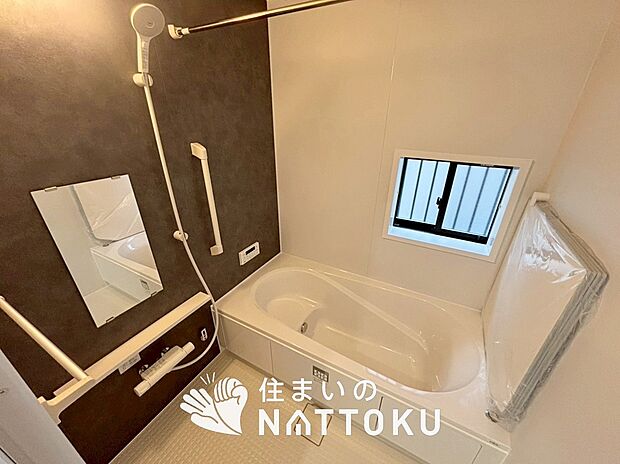 【現地写真（浴室）】浴室暖房乾燥機付き。１坪タイプで広々です。