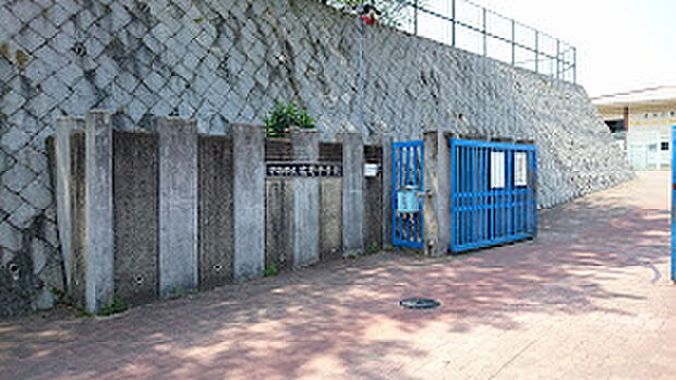 宇治市立広野中学校（約570m）