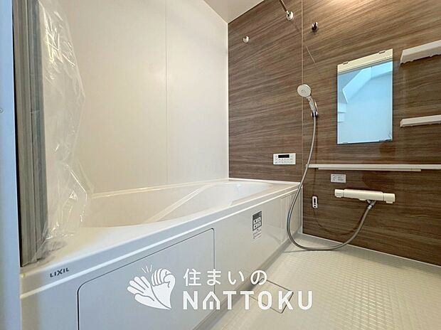 【現地写真（浴室）】浴室暖房乾燥機付き。１坪タイプで広々です。