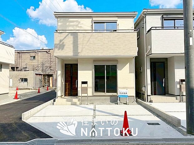 【現地写真（外観）【２号地】】雨で汚れを落とし、耐久性・耐候性に優れた外壁を使用しています。