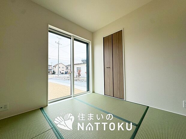 【現地写真（和室）】大壁仕様の新和室。くつろぎの空間です。