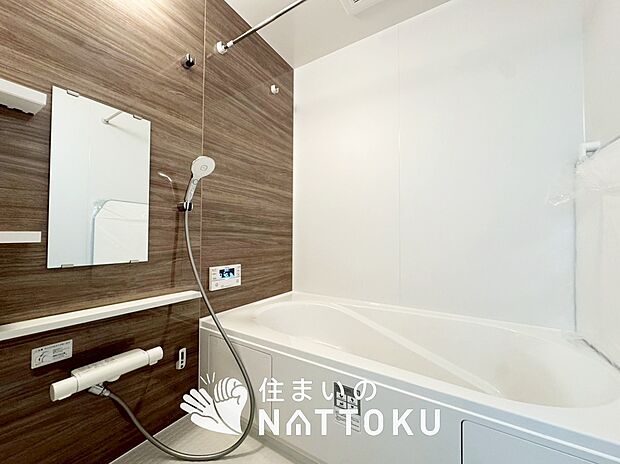 【現地写真（浴室）】浴室暖房乾燥機付き。１坪タイプで広々です。