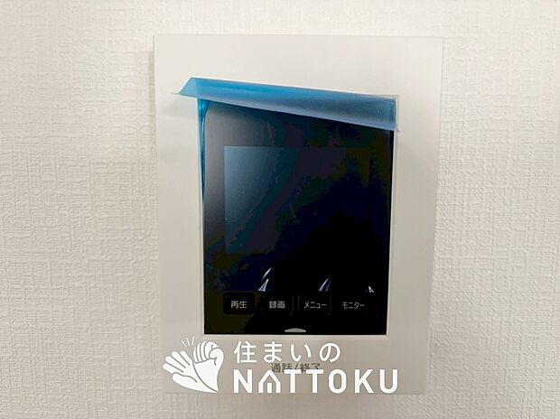 【カラーテレビドアホン】くっきり見やすいカラーモニターです。
夜でも来客者が見やすいLED照明付きです。