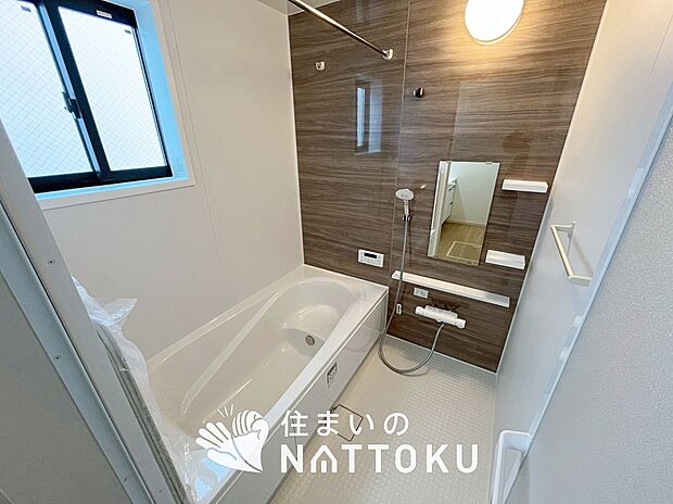 【現地写真(浴室)】浴室暖房乾燥機付き。1坪タイプで広々です。