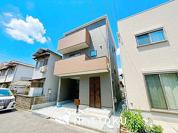 【現地写真（前道含む外観）】高い断熱性能があり、防湿性能の高いフィルム付属で壁内の結露対策をしています。