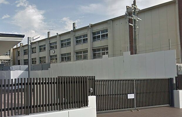 羽曳野市立誉田中学校（約870m）