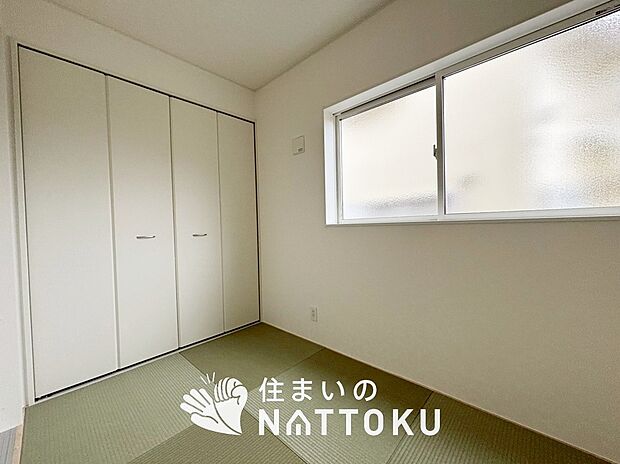 【現地写真（和室）】大壁仕様の新和室。くつろぎの空間です。