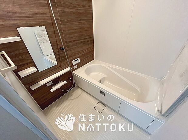 【現地写真(浴室)】浴室暖房乾燥機付き。1坪タイプで広々です。