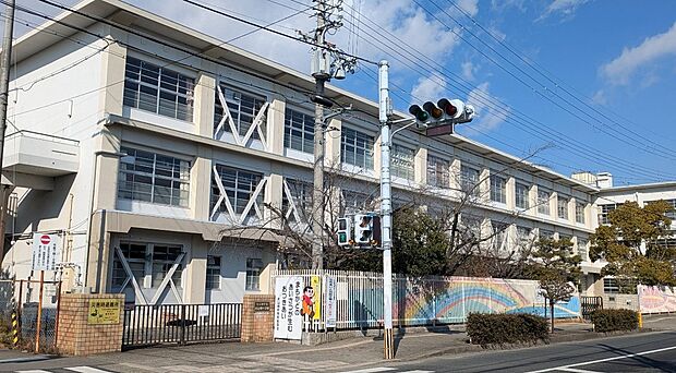 大山崎町立大山崎小学校(約400m)
