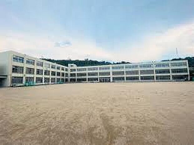 阪南市立下荘小学校（約800m）