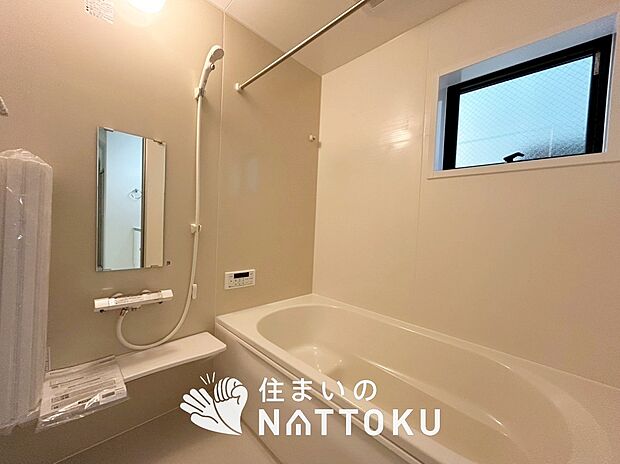 【現地写真(浴室)】浴室暖房乾燥機付き。1坪タイプで広々です。