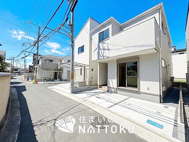 【現地写真(前道含む外観)】お引渡し後も無償の定期点検を行っており、暮らしの安心をお届けしています。