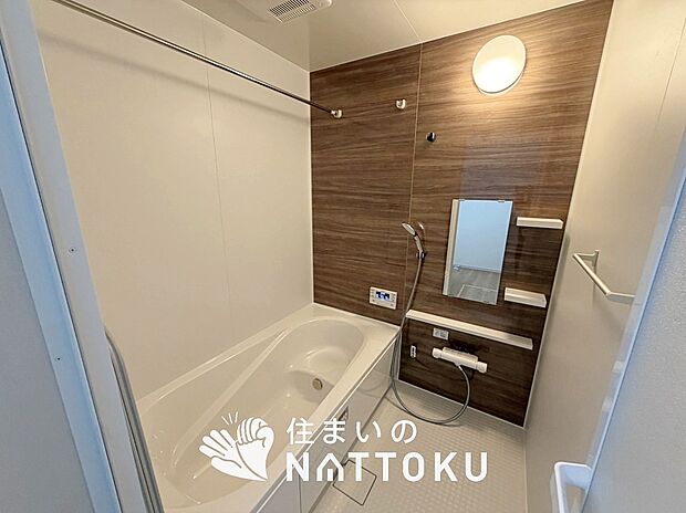 【現地写真（浴室）】浴室暖房乾燥機付き。１坪タイプで広々です。