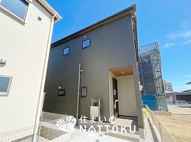 【現地写真（外観）【２号地】】断熱性、気密性を高める工夫で一年中ずっと心地よく暮らせる、高気密・高断熱です。